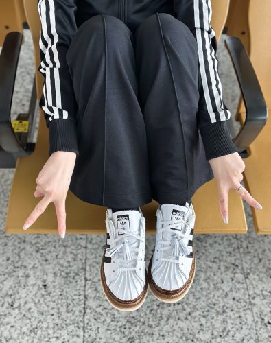 【💥히트 상품】CLOT x 아디다스 오리지널 슈퍼스타 키높이 스니커즈 흰색 IH3132 photo review