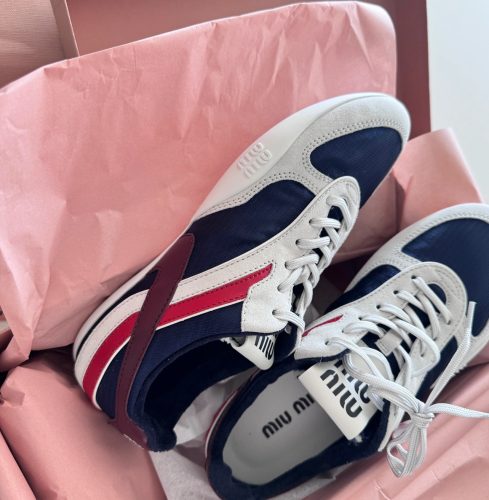 【👑 인기 순위 TOP1】MIU MIU/미우미우 Gymnasium SS25봄여름 스웨이드 라이프 스니커즈 블루화이트 5E428E_71L_F001Z_F_A005 photo review