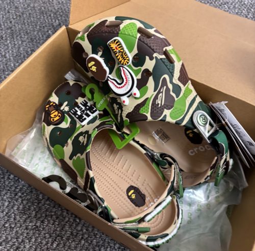 A BATHING APE x Crocs 크록스 카무플라주 프린트 스니커즈 녹색 209627-212 photo review