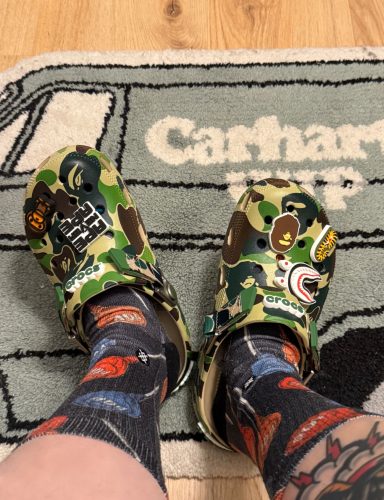 A BATHING APE x Crocs 크록스 카무플라주 프린트 스니커즈 녹색 209627-212 photo review